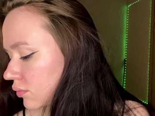 EstaMenucci nude is waiting to chat with you live for FREE