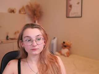 Sophielux18 nude is waiting to chat with you live for FREE