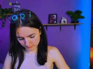 Amina-flower nude is waiting to chat with you live for FREE