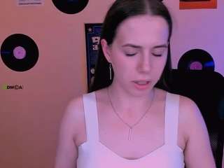Bella-sky nude is waiting to chat with you live for FREE