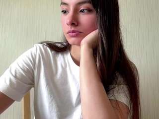 Dari nude is waiting to chat with you live for FREE