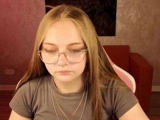 IdaRowe nude is waiting to chat with you live for FREE