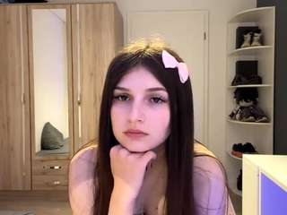 KimberMozo nude is waiting to chat with you live for FREE