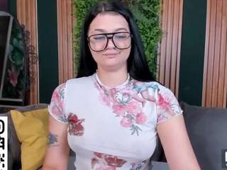 SolaZolaa nude is waiting to chat with you live for FREE