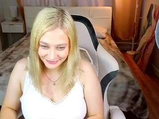 AmeliaxCandy nude is waiting to chat with you live for FREE