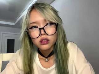 DevoraKolwyck nude is waiting to chat with you live for FREE