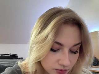 FreddaChase nude is waiting to chat with you live for FREE