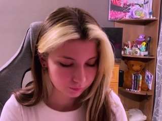 HerlindaVanvuren nude is waiting to chat with you live for FREE