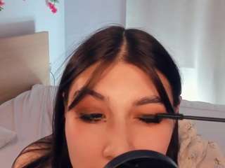 JacquiLeuthe nude is waiting to chat with you live for FREE