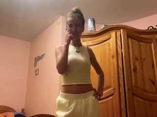 LeilaniAitcheson nude is waiting to chat with you live for FREE