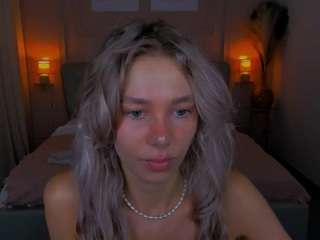 LuluAlise nude is waiting to chat with you live for FREE