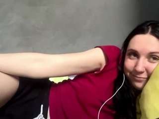 PhebeBee nude is waiting to chat with you live for FREE