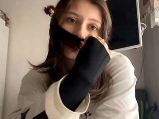 RoxannTools nude is waiting to chat with you live for FREE