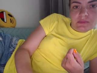 Sexsy-Honey nude is waiting to chat with you live for FREE