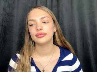 SlyviaFaulkenbury nude is waiting to chat with you live for FREE