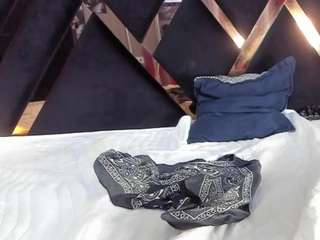 Valkiria-sweet nude is waiting to chat with you live for FREE